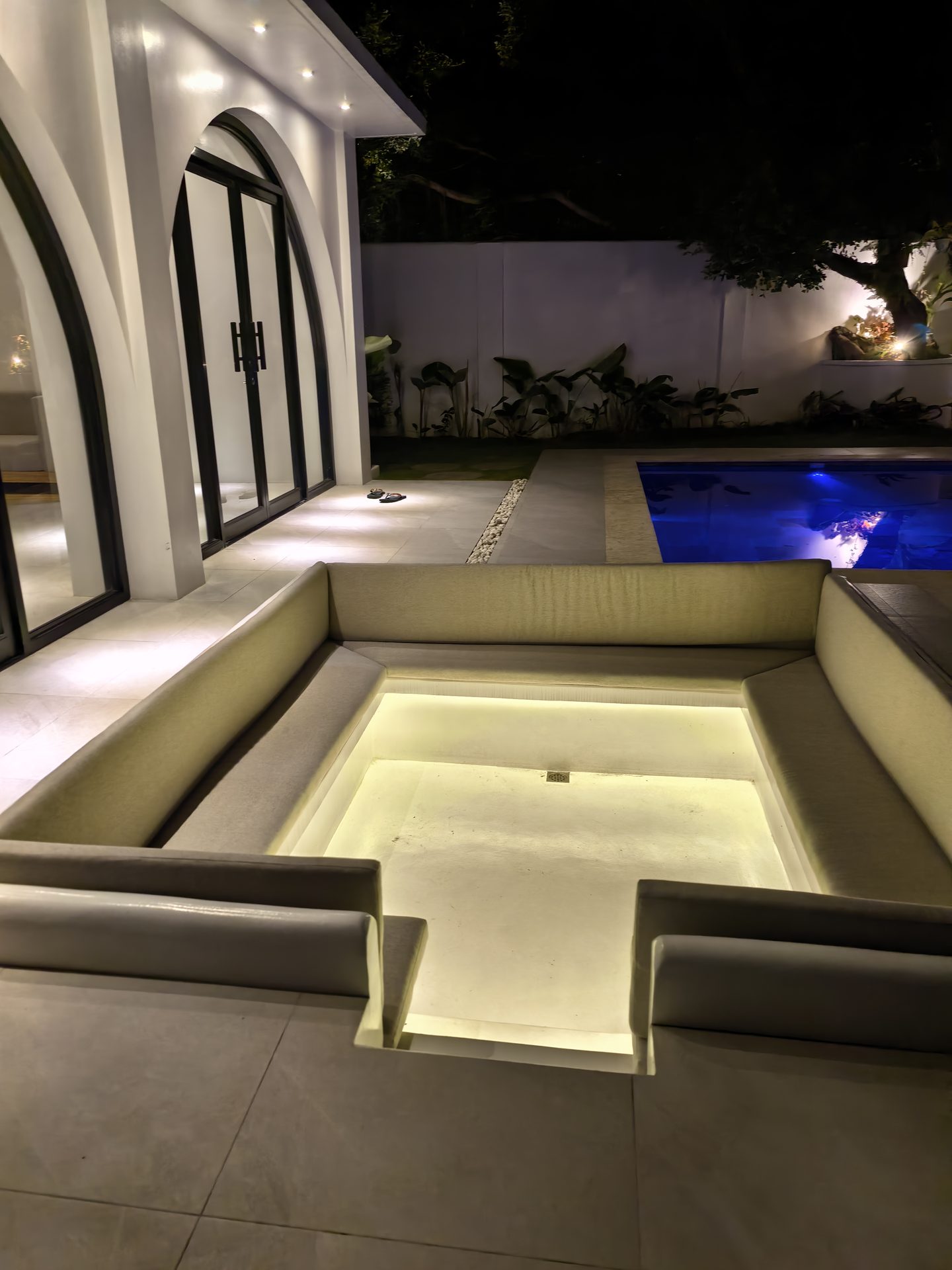 Night lounge and pool